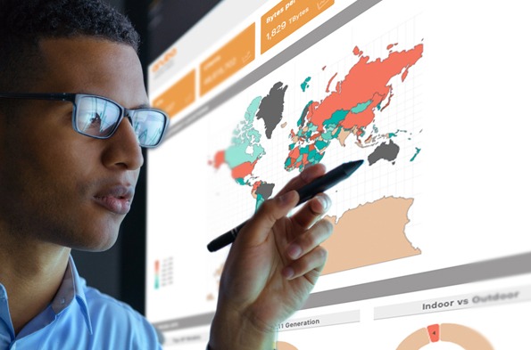 网络管理员旁边的一个阿鲁巴中央屏幕地图