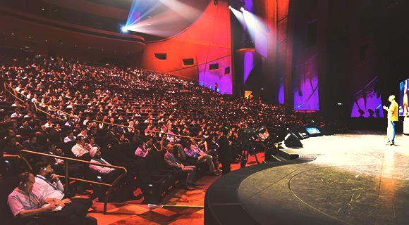 人群在现场气氛事件