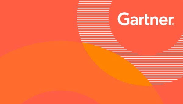 橙色背景上的Gartner徽标